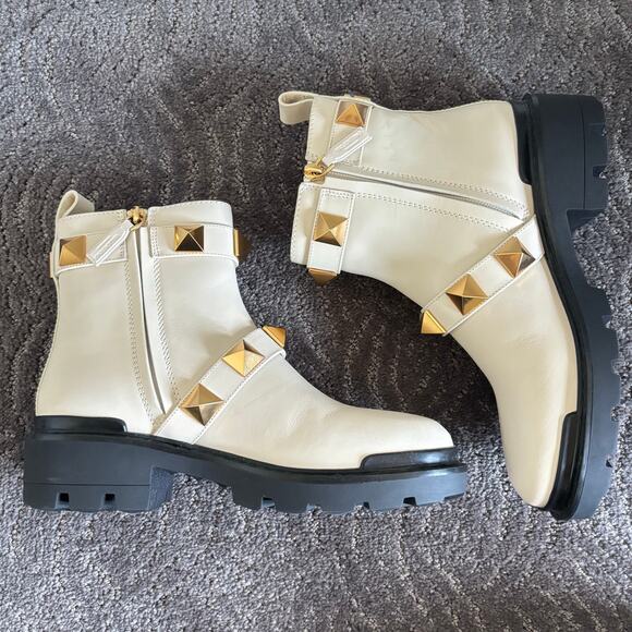 Valentino Garavani Roman Stud Combat Boots White Leather Chelsea Ankle Size 37 - Picture 11 of 16